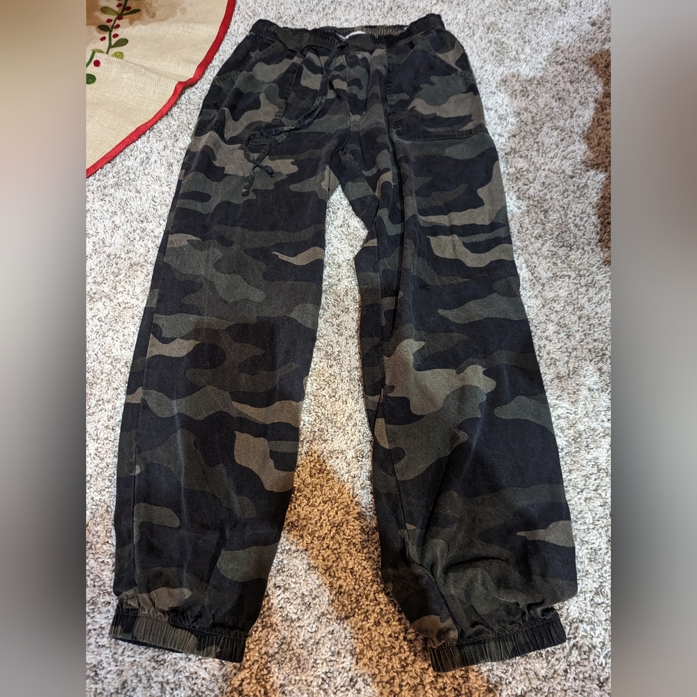 Pink! Lightweight camo pant